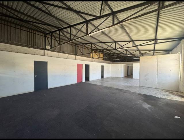 1,400M² WAREHOUSE FOR SALE IN LEA GLEN